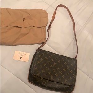 LOUIS VUITTON PURSE